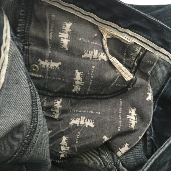 Levi’s Lady Style Cropped Jeans - Picture 11 of 11